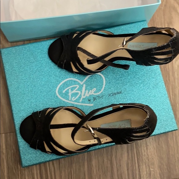 Shoes - Picture 3 of 8